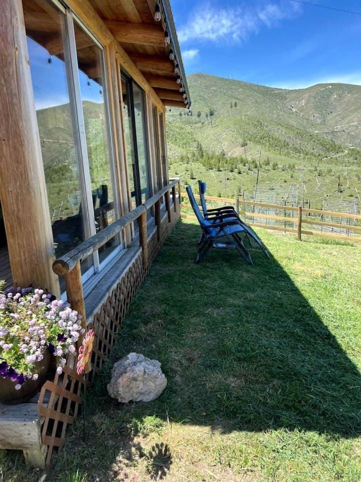 Amazing Log Cabin with Stunning Views in Conner, Montana Cabin in Salmon River