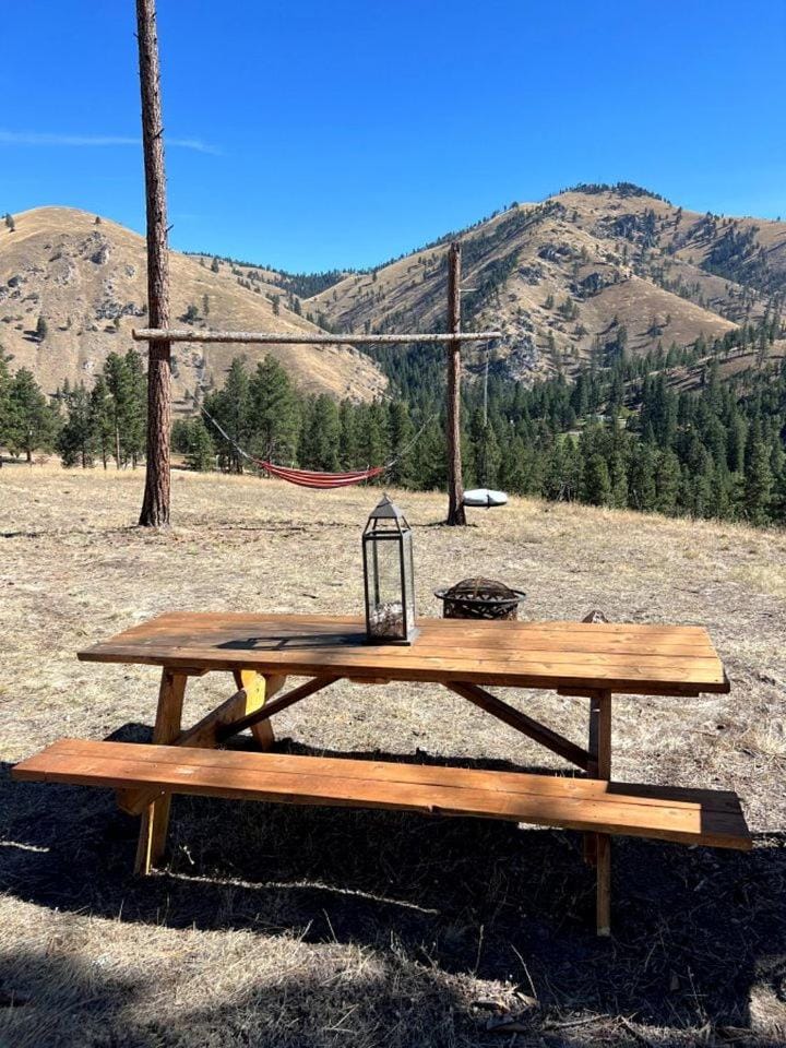 Cozy Tented Cabin with Stunning Sights in Conner, Montana Cabin in Salmon River