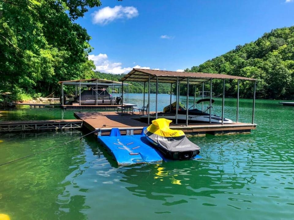 Deluxe Cabin with Three Stunning Decks for a Group Getaway on Norris Lake, Tennessee Cabin in Norris Lake