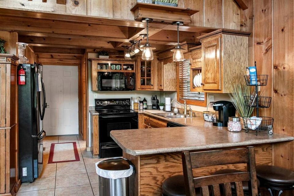 Deluxe Cabin with Three Stunning Decks for a Group Getaway on Norris Lake, Tennessee Cabin in Norris Lake