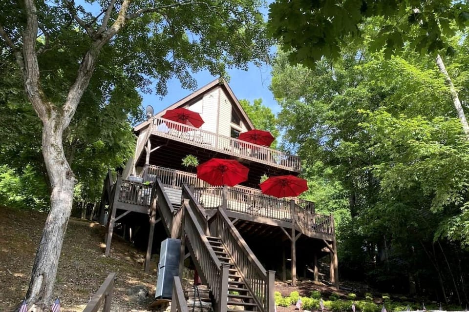 Deluxe Cabin with Three Stunning Decks for a Group Getaway on Norris Lake, Tennessee Cabin in Norris Lake