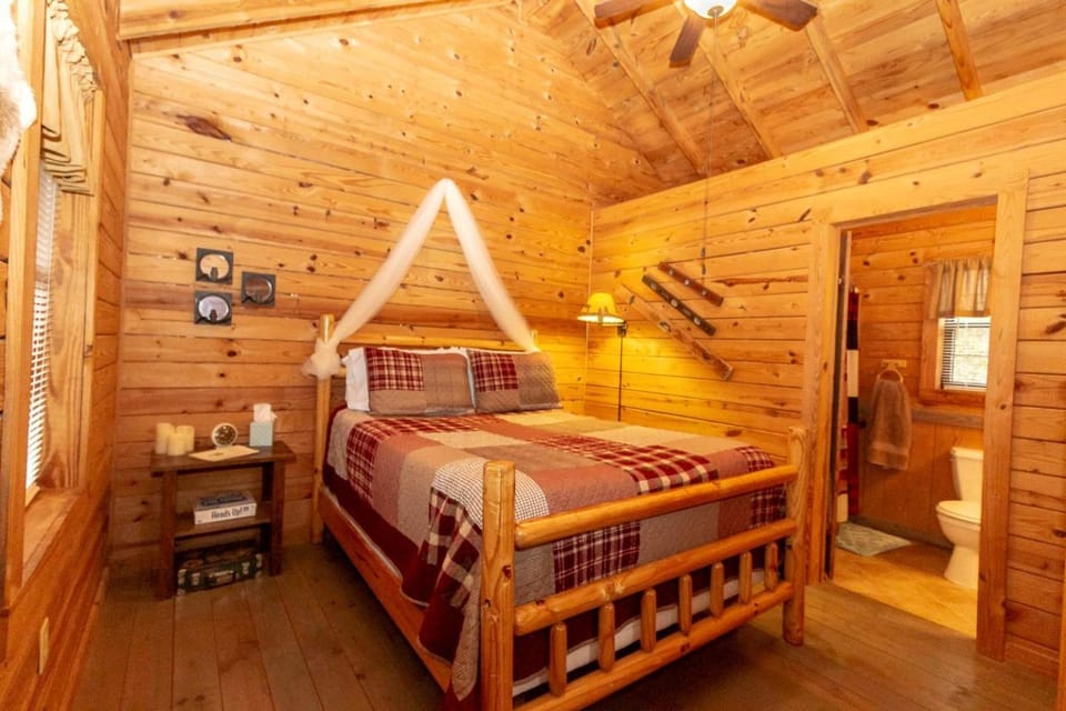Rustic Copperhill Cabin Perfect for a Romantic Getaway in Tennessee Cabin in Tennessee