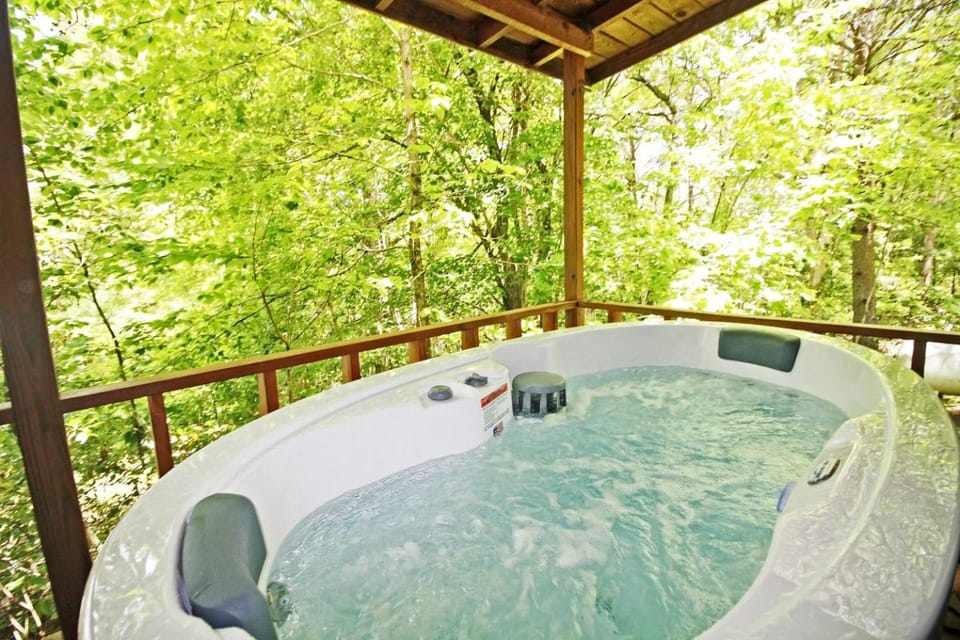 Rustic Copperhill Cabin Perfect for a Romantic Getaway in Tennessee Cabin in Tennessee