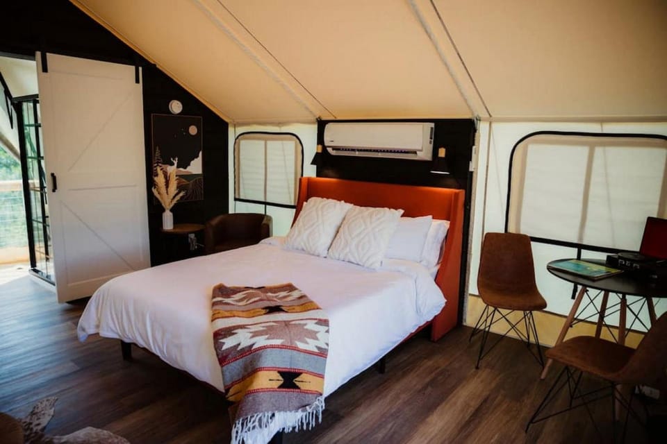 Deluxe Safari Tent with Indoor Jacuzzi in Kentucky Luxury tent in Lake Barkley