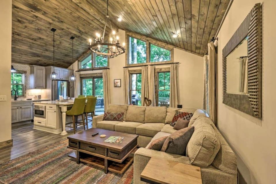 Modern Chic Cabin with Game Room and Hiking Trails in North Carolina Cabin in Watauga
