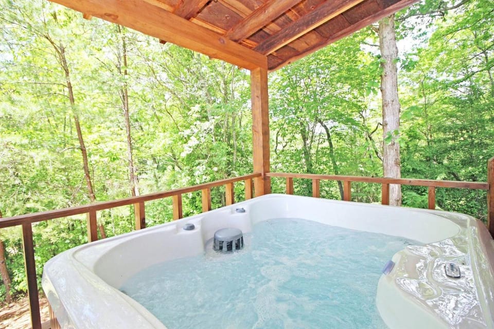 Spacious and Rustic Cabin with a Hot Tub near Copperhill for a Family Getaway in Tennessee Cabin in Tennessee