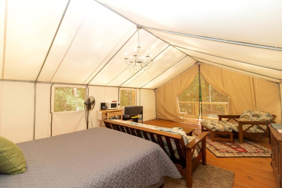 Charming Copperhill Accommodation Ideal for Glamping in Tennessee Luxury tent in Tennessee