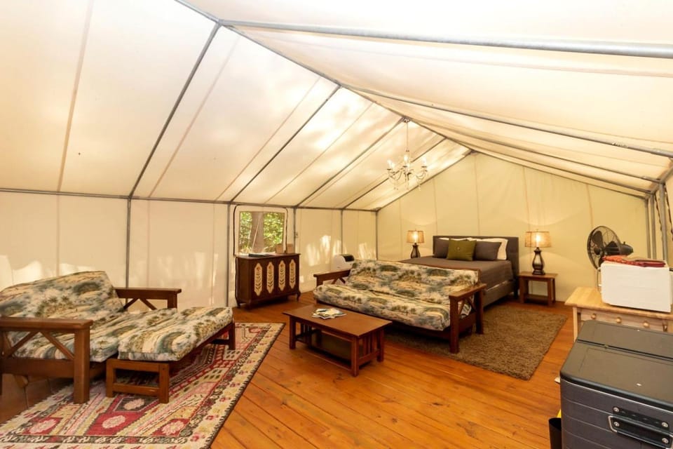 Charming Copperhill Accommodation Ideal for Glamping in Tennessee Luxury tent in Tennessee