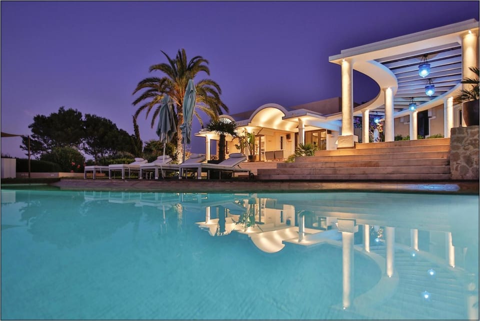 Luxurious 6 Bedroom Villa in Ibiza City, 1079 Villa in Ibiza