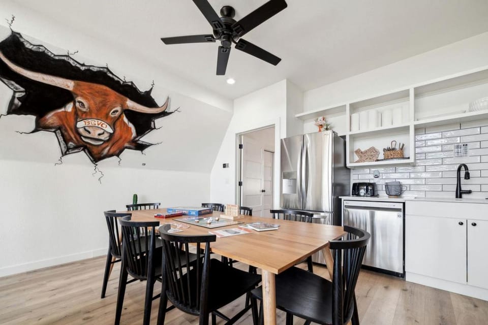 Chic Spacious A-Frame Ideal for a Relaxing Getaway in Texas Chalet in Canyon Lake