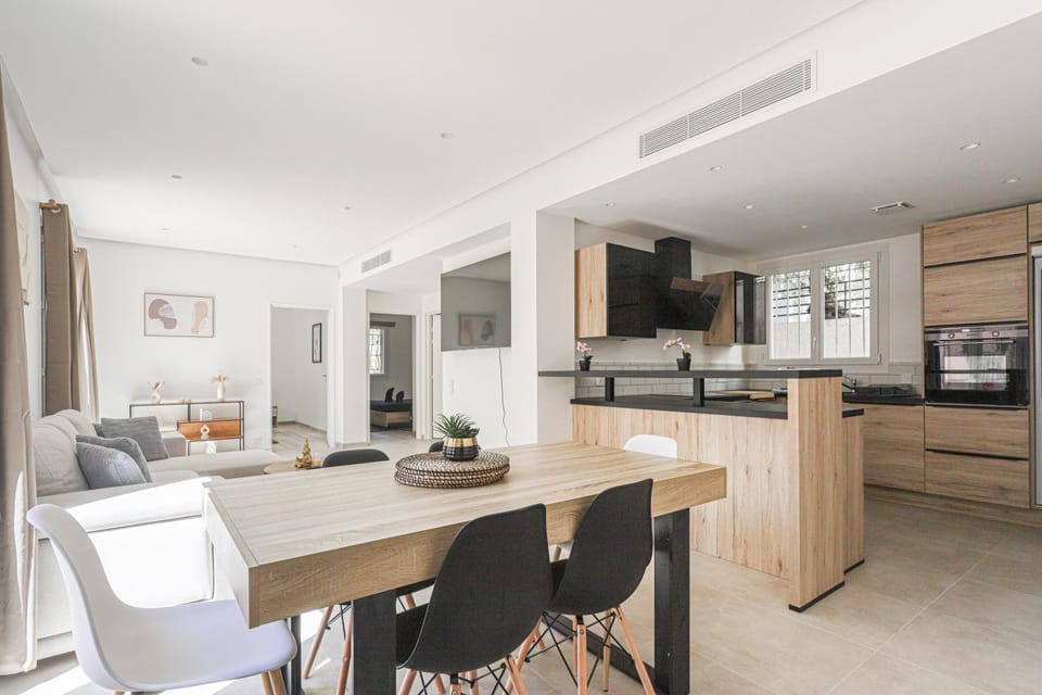 Kitchen or kitchenette, Living room, Dining area