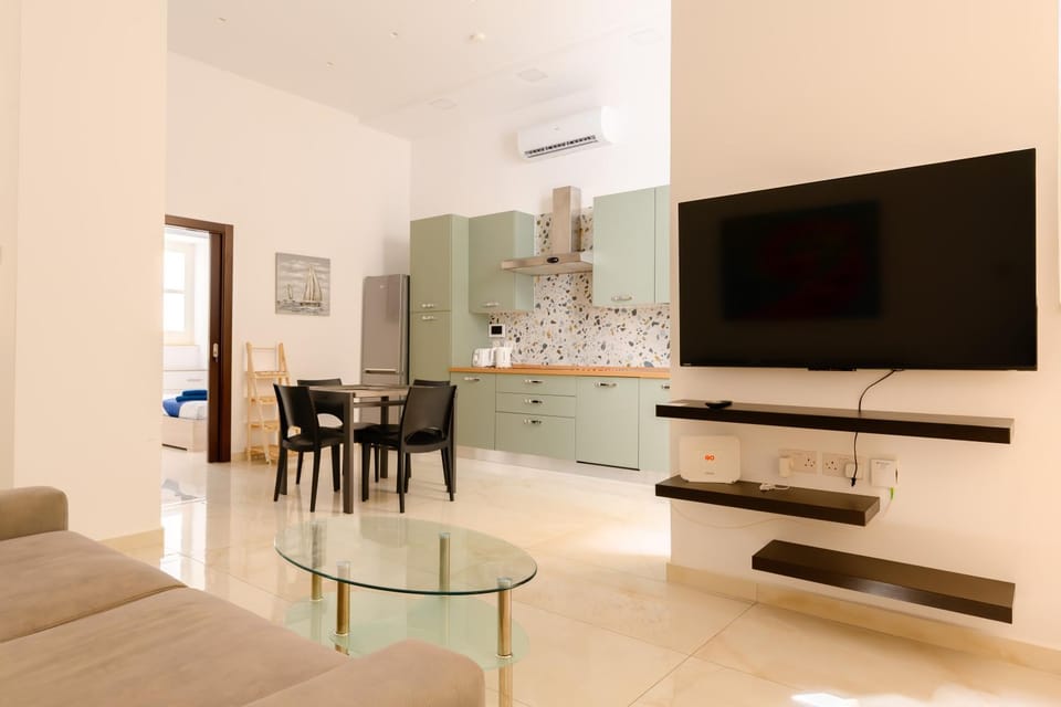 TV and multimedia, Kitchen or kitchenette, Dining area