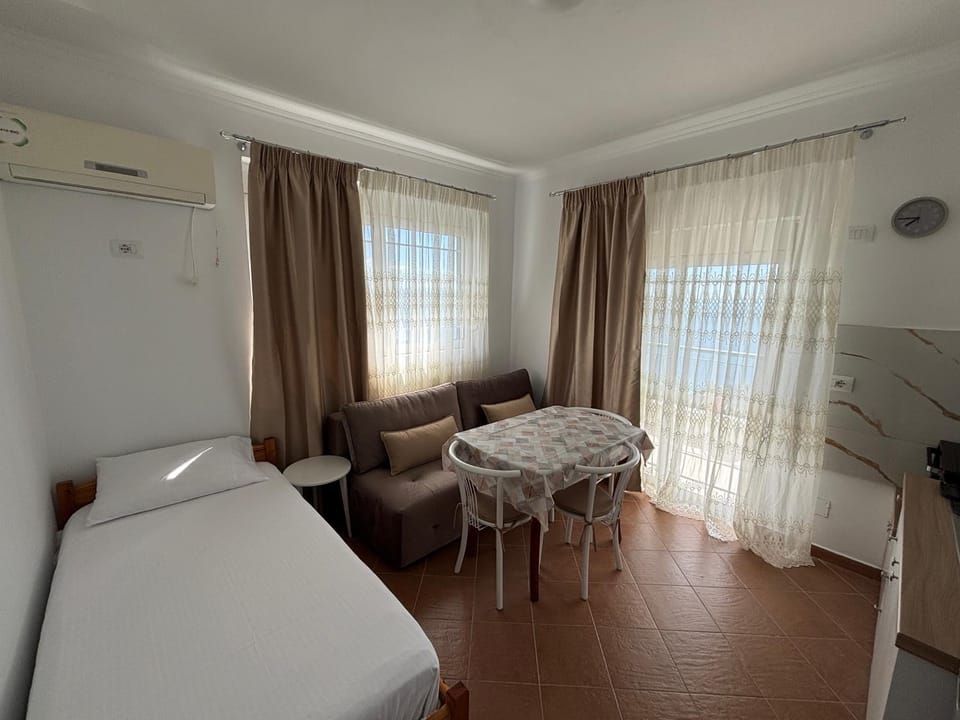 Bed, Living room, Photo of the whole room, Dining area, Bedroom