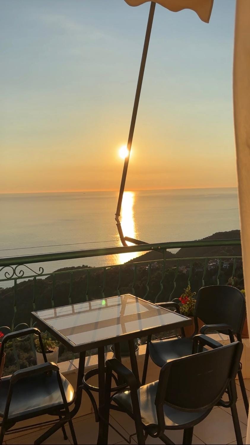 Day, Natural landscape, View (from property/room), Balcony/Terrace, Dining area, Sea view, Sunrise, Sunset