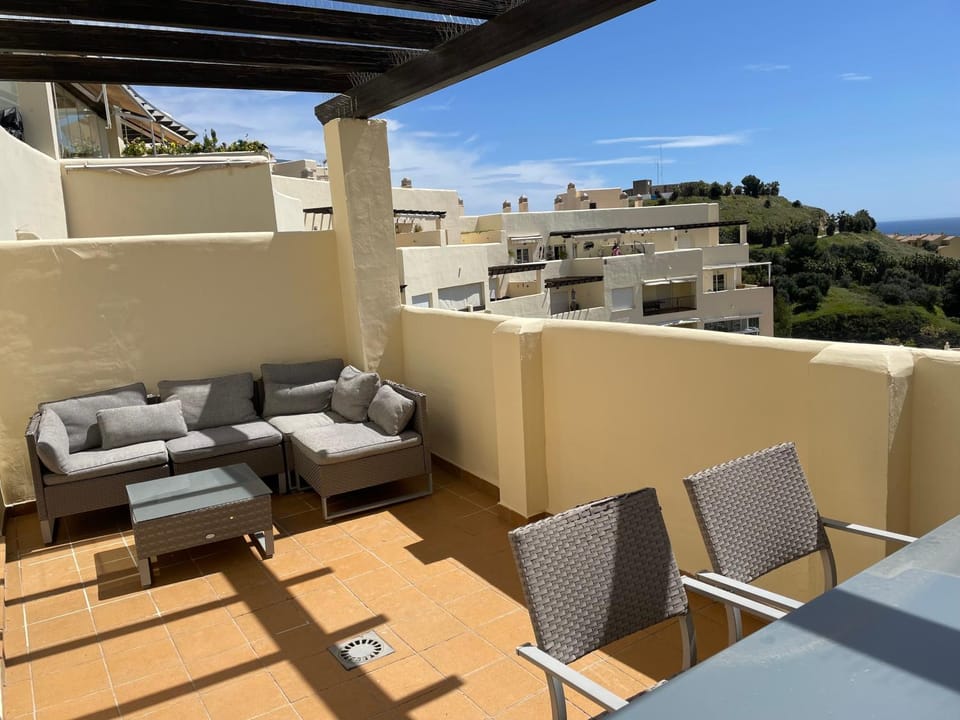 Property building, Balcony/Terrace, Living room