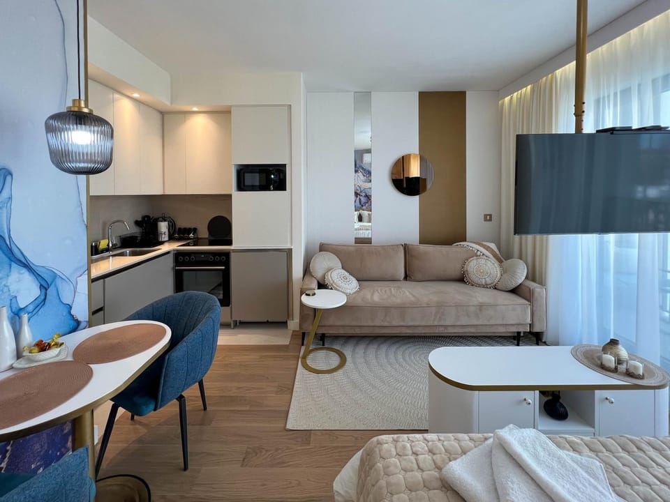 Kitchen or kitchenette, Living room, Seating area, Dining area