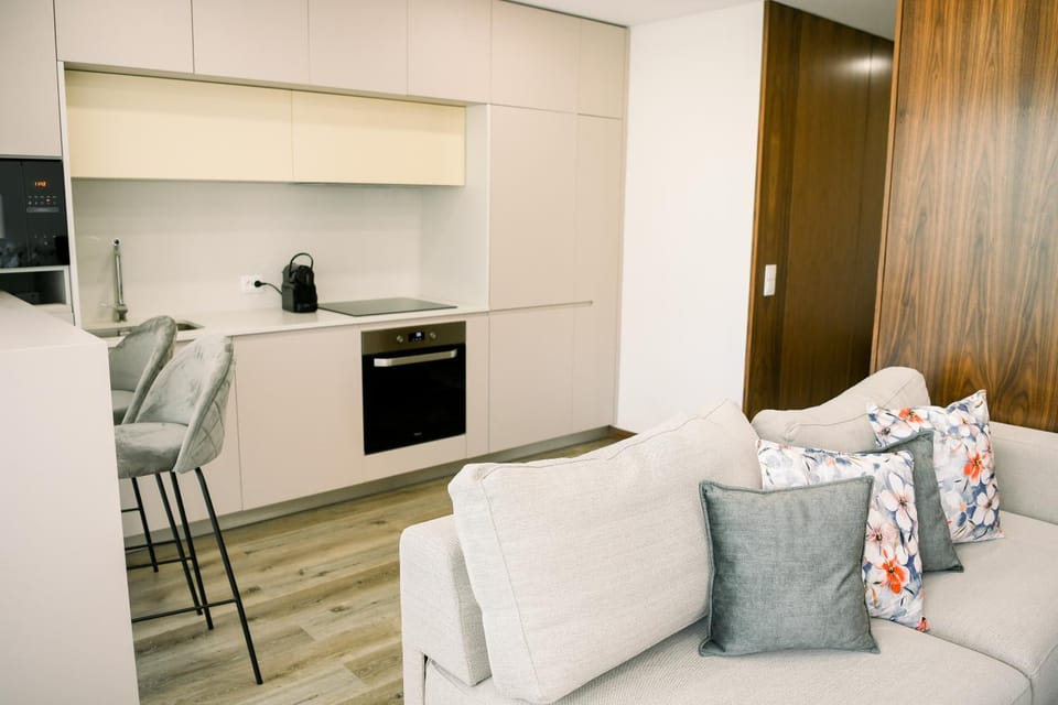 Kitchen or kitchenette, Living room, Seating area, Dining area, oven, stove