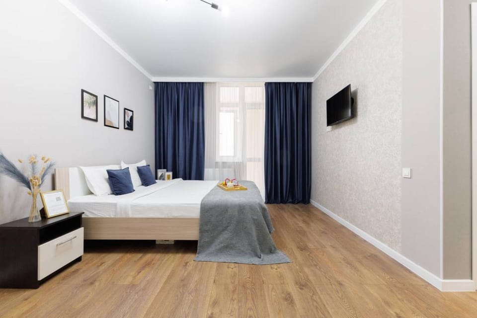 Bed, TV and multimedia, Photo of the whole room, Bedroom