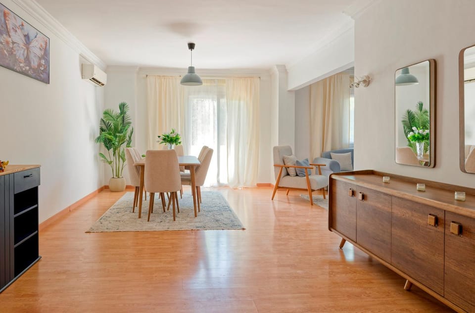Living room, Seating area, Dining area, air conditioner
