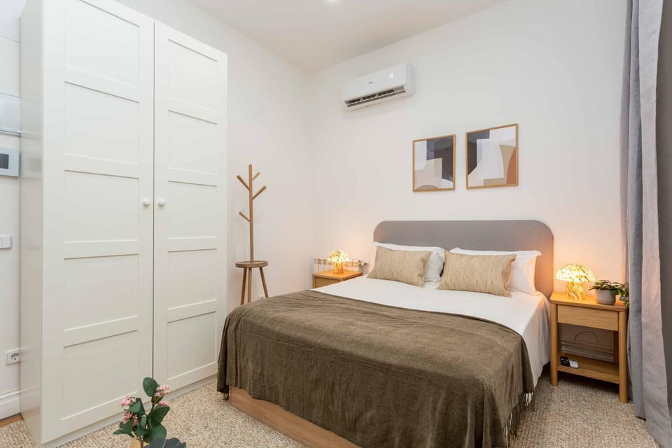 Tamayo y Baus I House in Centro