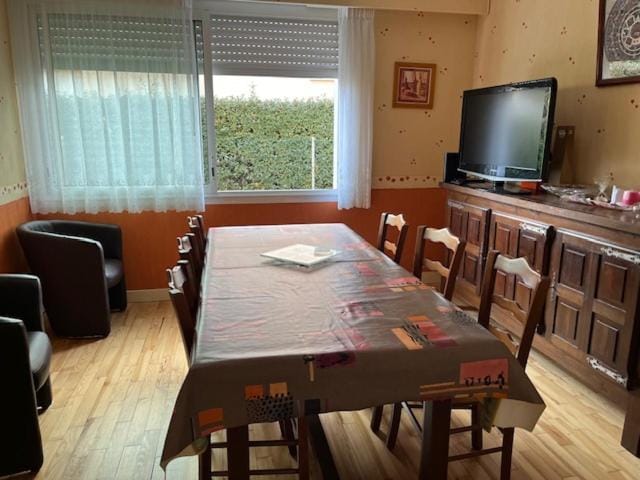 Communal lounge/ TV room, TV and multimedia, Living room, Dining area