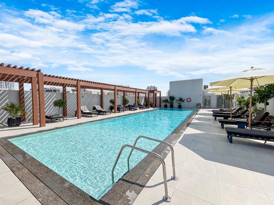 Day, Swimming pool, sunbed