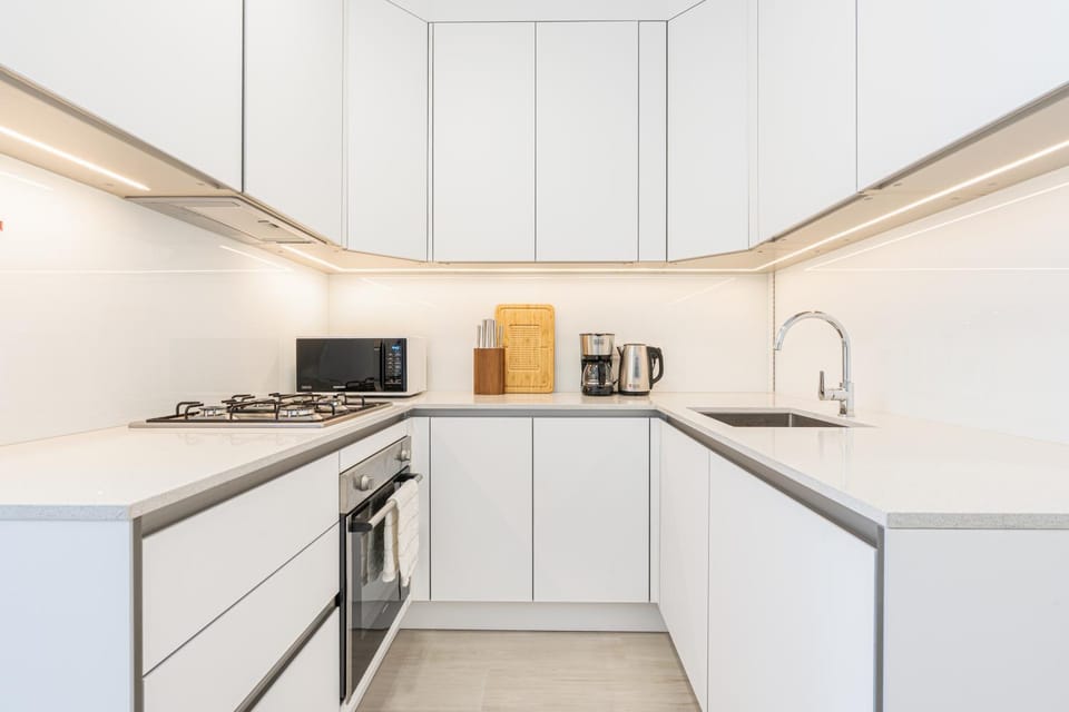 Coffee/tea facilities, Kitchen or kitchenette, oven, stove, toaster