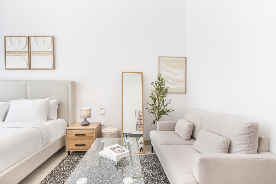 Bed, Living room, Photo of the whole room, Seating area, Bedroom