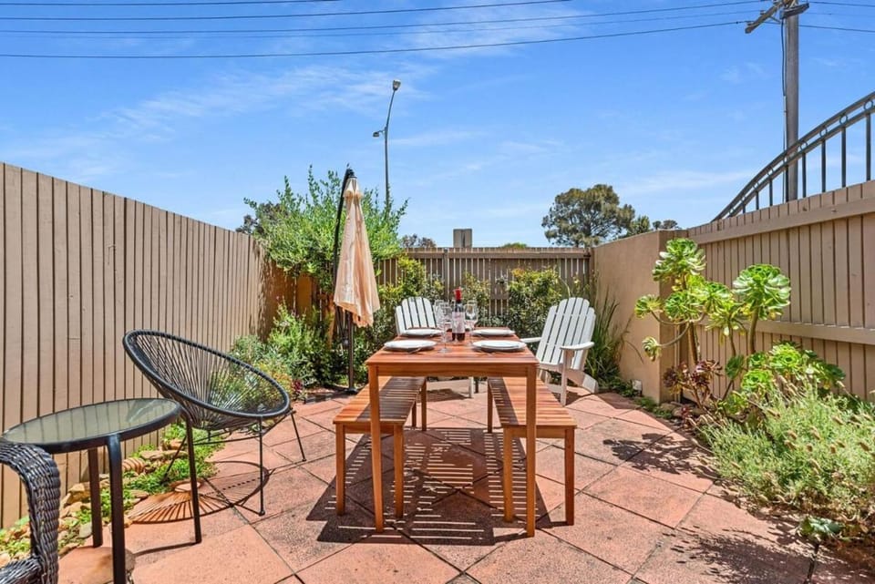 Beachfront Getaway - In the Heart of St Kilda Apartment in Saint Kilda