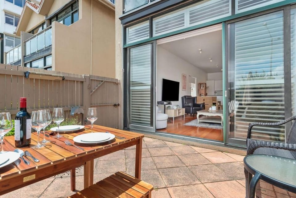 Beachfront Getaway - In the Heart of St Kilda Apartment in Saint Kilda