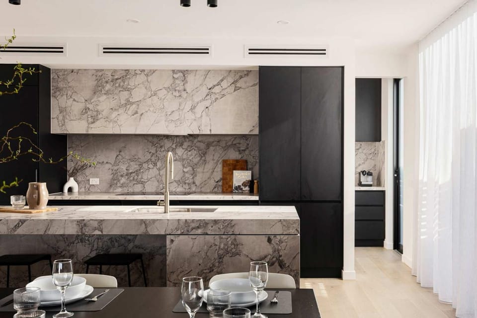 The Grey House - Luxe Entertainer with Heated Pool House in Rosebud