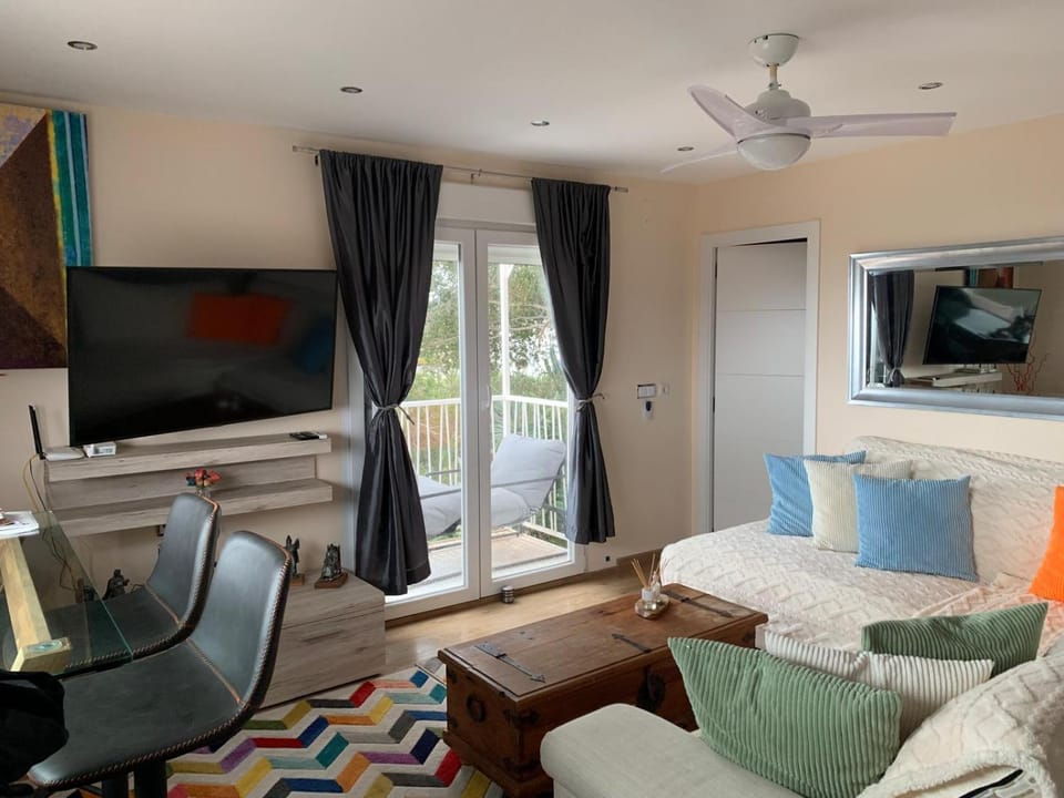 TV and multimedia, Living room, Photo of the whole room, Seating area