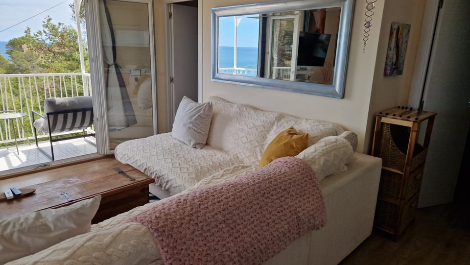 Natural landscape, TV and multimedia, View (from property/room), Balcony/Terrace, Living room, Seating area, Sea view