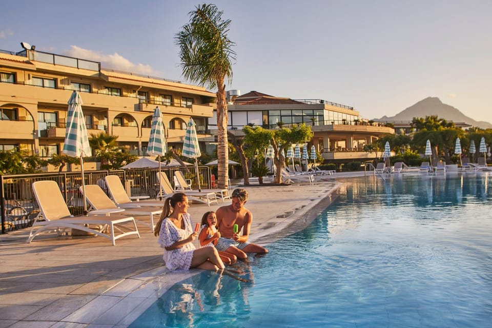 Property building, Day, People, Natural landscape, Guests, Mountain view, Pool view, Swimming pool, sunbed