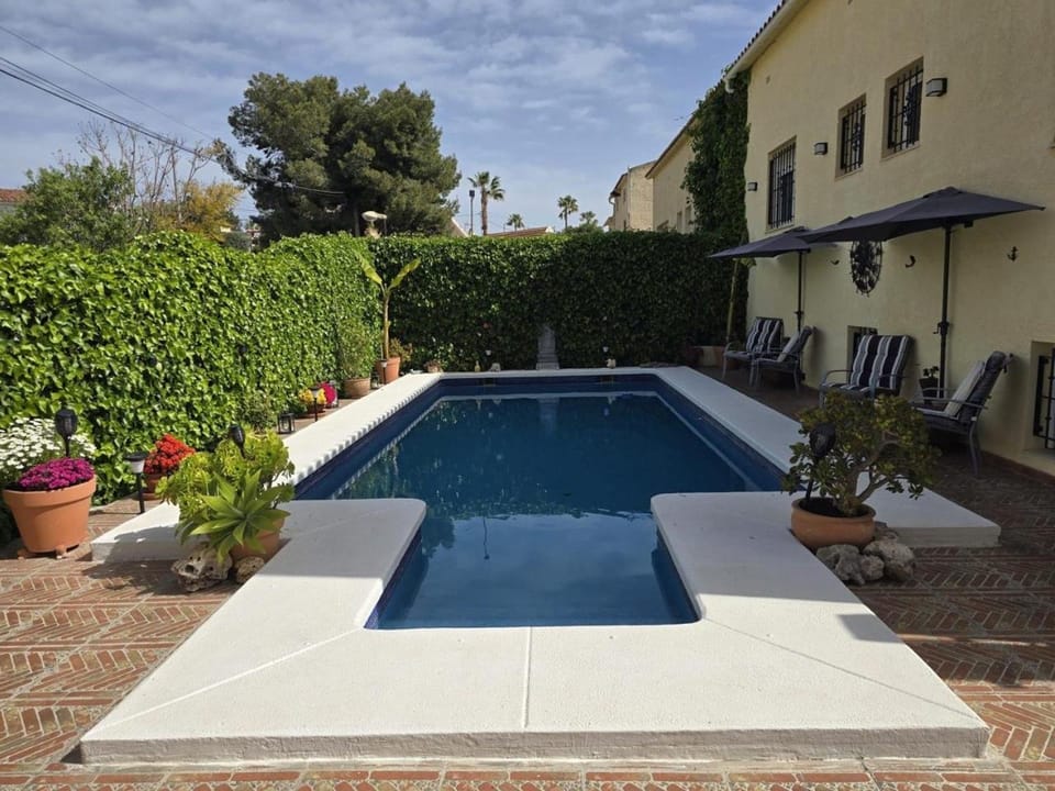 The Garden RA Floor Private Rooms, Pool, Garden Access Bed and Breakfast in Marina Baixa
