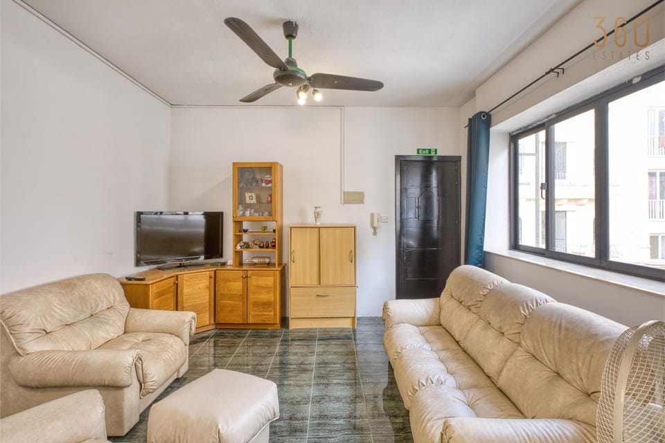 Communal lounge/ TV room, TV and multimedia, Living room, Seating area, Evening entertainment, fireplace