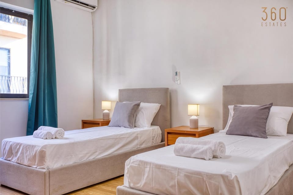 Bed, Photo of the whole room, Bedroom, towels, air conditioner