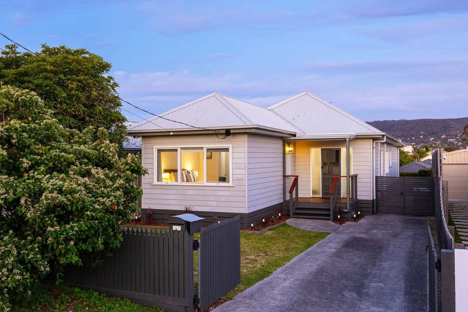 Rosey's Cottage - 600m to Beach & Mountain Views House in Rosebud