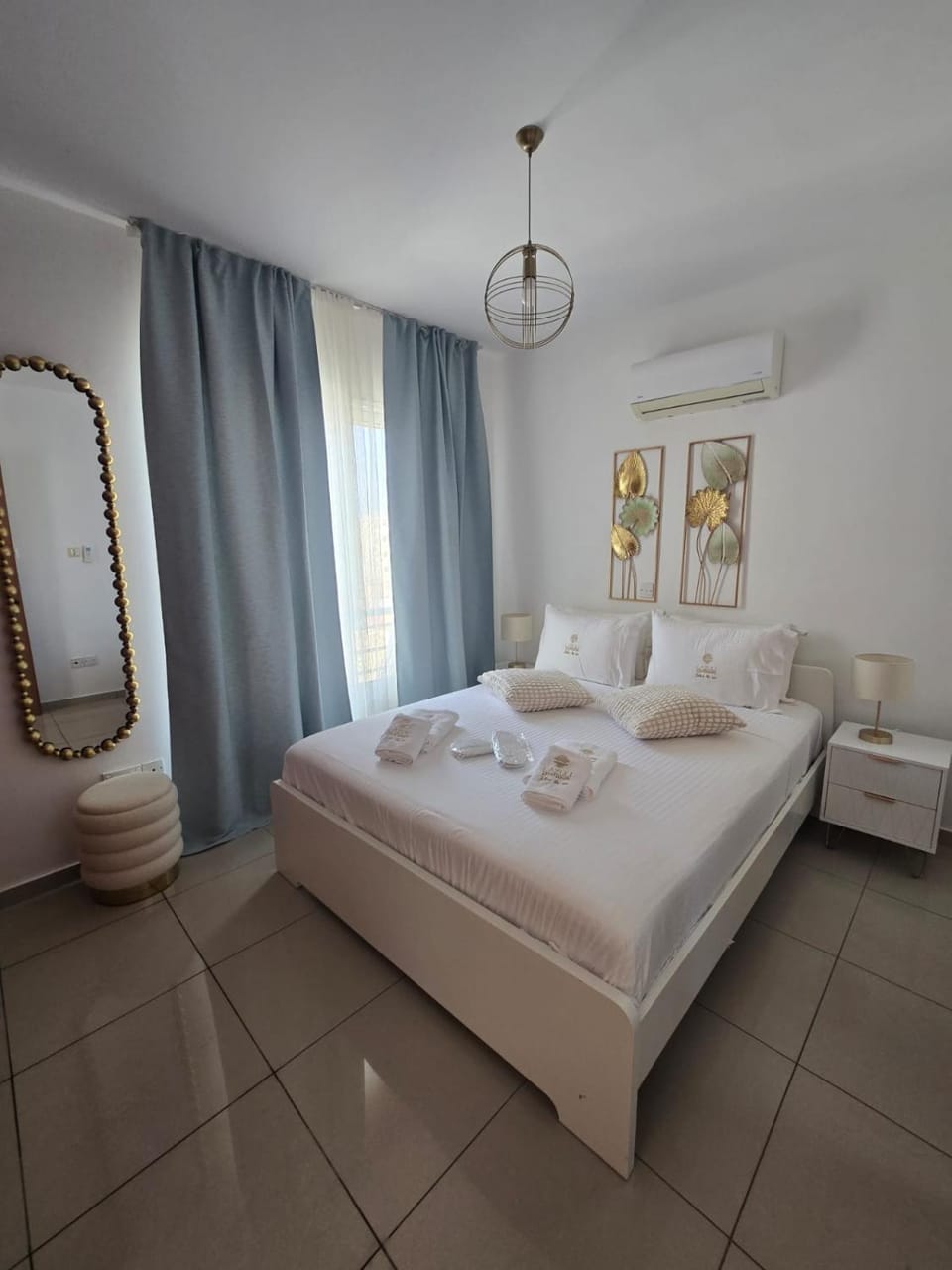 Bed, Photo of the whole room, Bedroom, towels, air conditioner