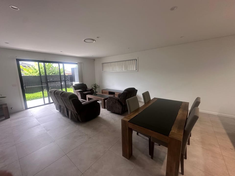 Peaceful Retreat in Modern and Spacious House - OR9 Vacation rental in Sydney