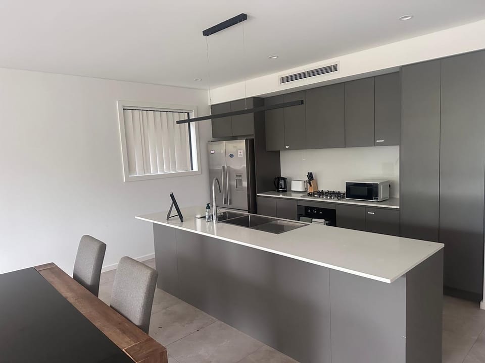 Peaceful Retreat in Modern and Spacious House - OR9 Vacation rental in Sydney