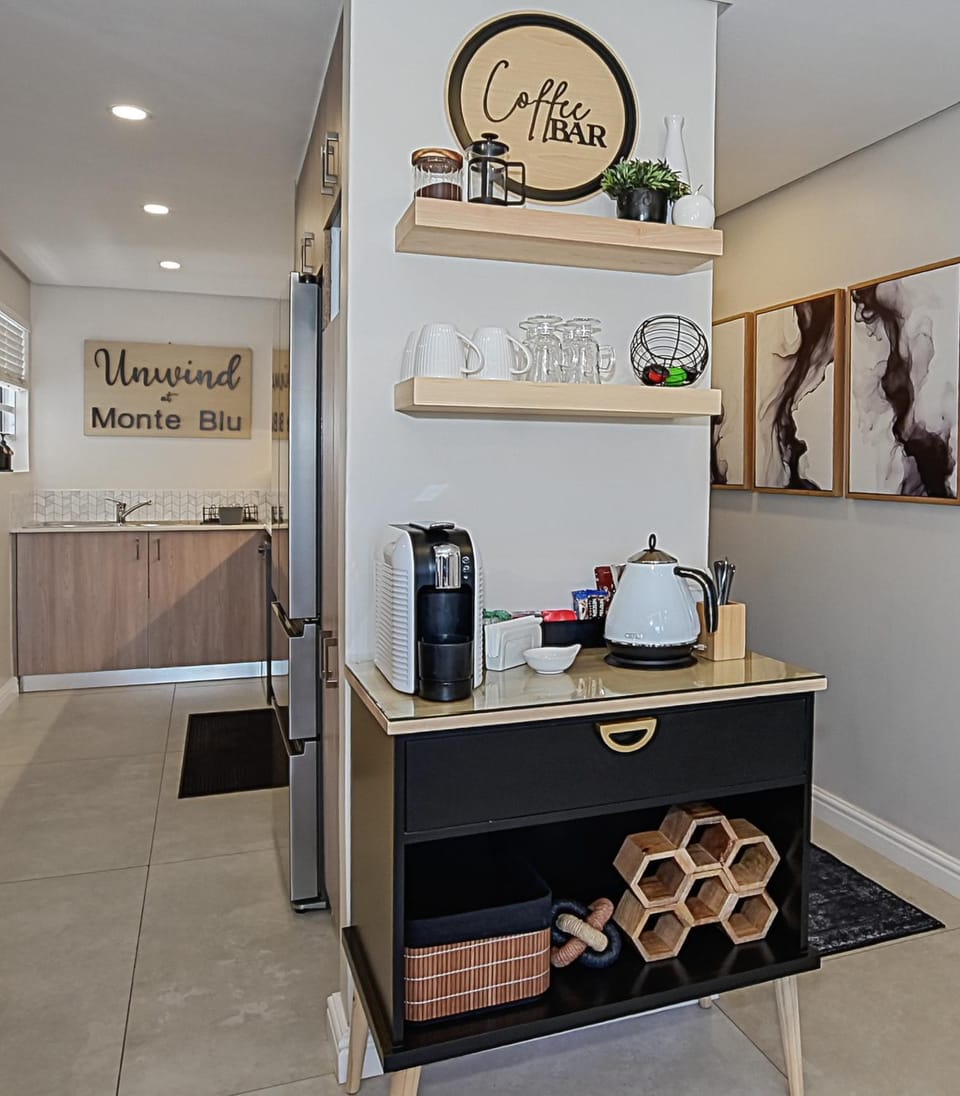 Coffee/tea facilities, Kitchen or kitchenette