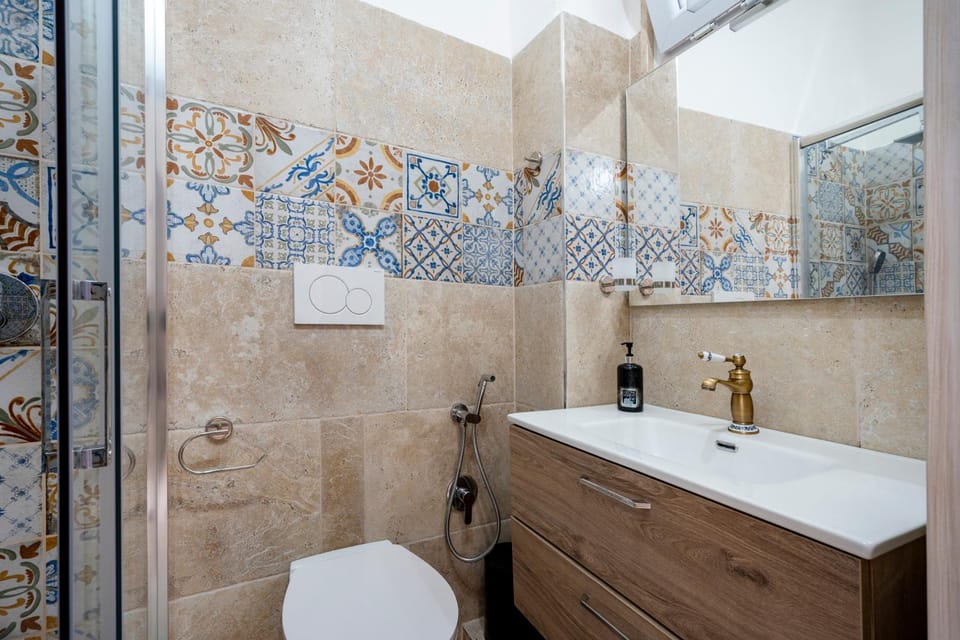 Bathroom, Living room