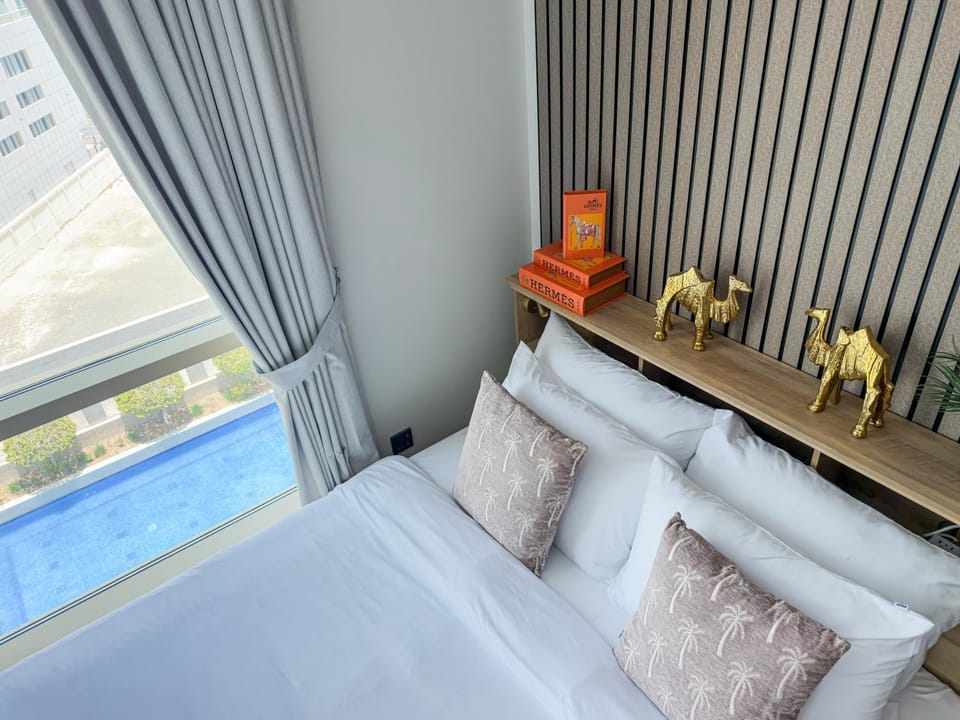 Bed, View (from property/room), Pool view