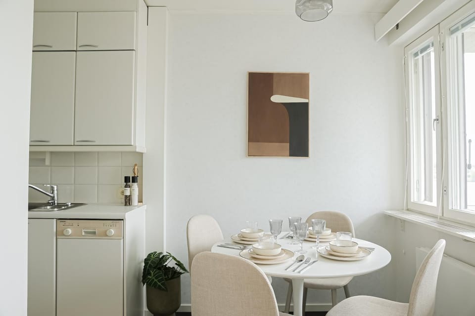 Kitchen or kitchenette, Dining area