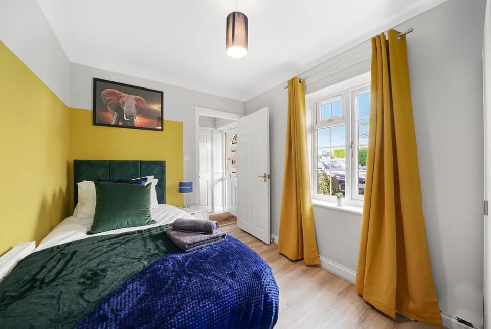 Detached 6 Bedroom Cambridgeshire Abode - Pets House in South Cambridgeshire District