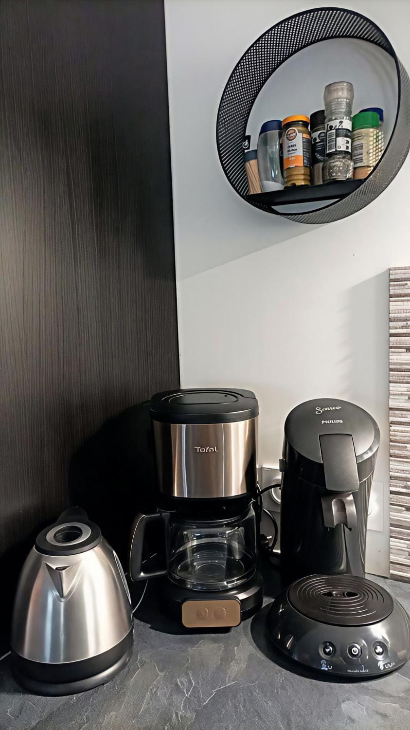 Coffee/tea facilities, toaster