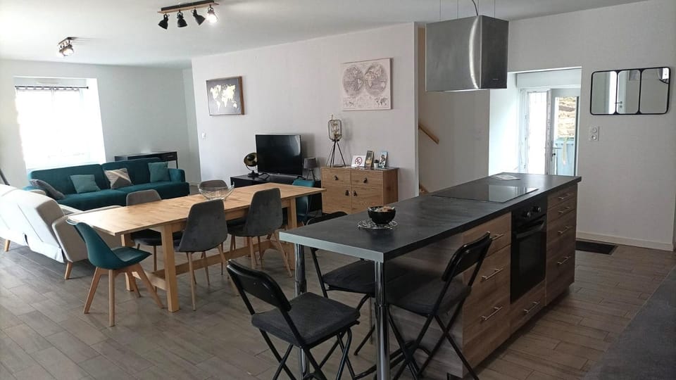 Seating area, Dining area