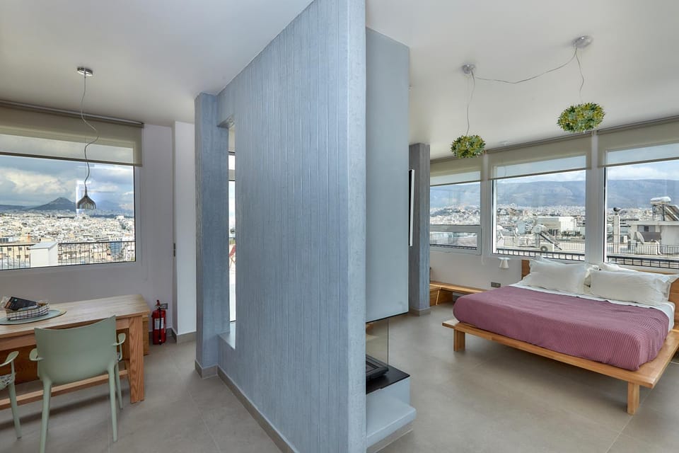 Bed, Decorative detail, Decorative detail, Seating area, Dining area, Bedroom, Landmark view, Landmark view