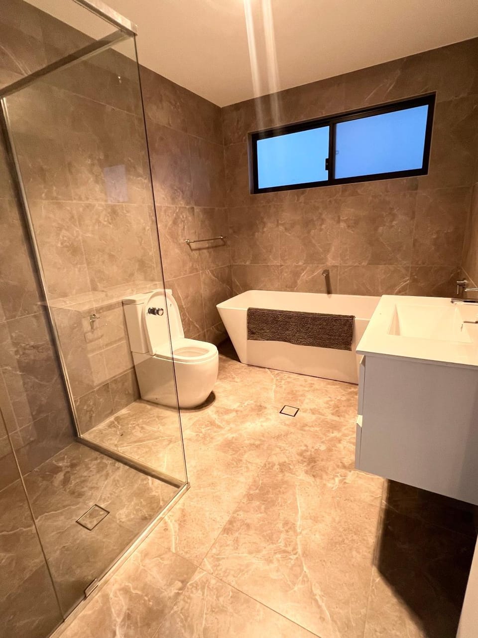 Cozy Queen Room in Modern Home! - OR3 Vacation rental in Sydney
